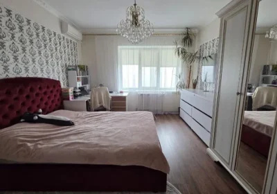 Продам 3 к. квартиру-пентхаус, ул. Армейская,  парк Победы