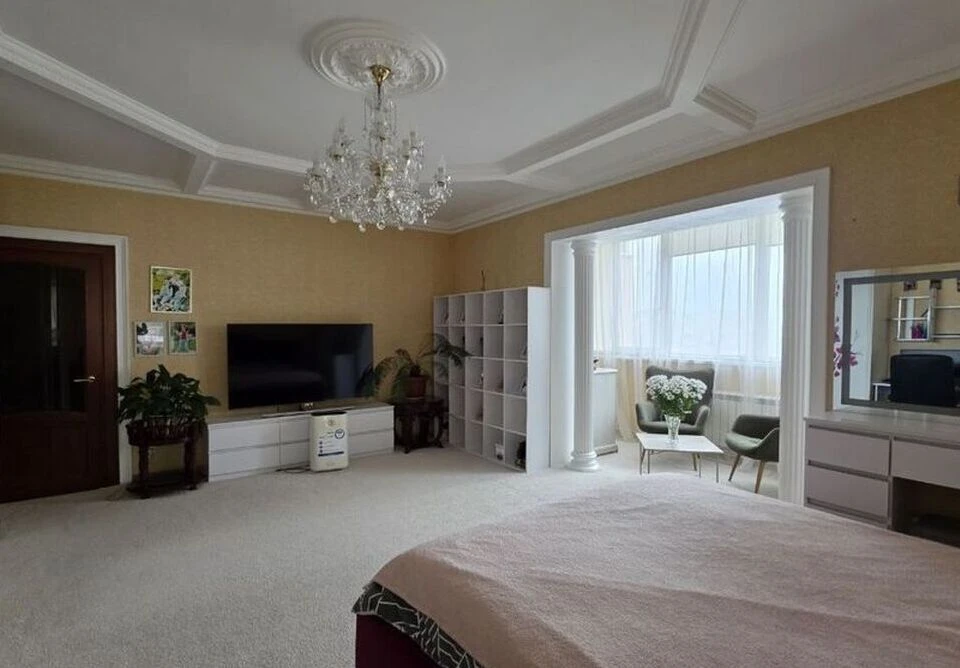 Продам 3 к. квартиру-пентхаус, ул. Армейская,  парк Победы