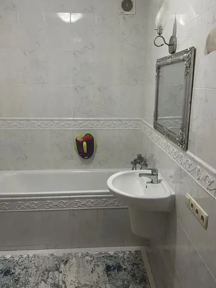 Продам 3 к. квартиру-пентхаус, ул. Армейская,  парк Победы