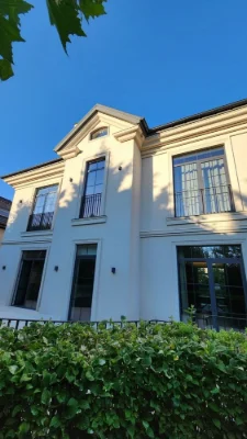 A new modern renovated house in Sauvignon.