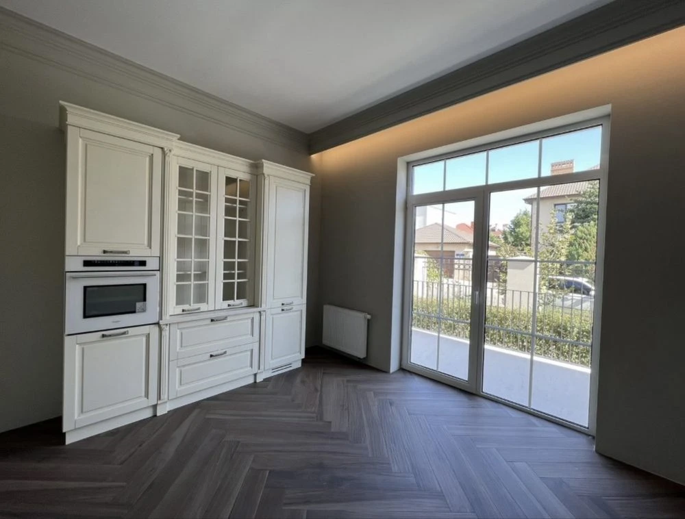 A new modern renovated house in Sauvignon.