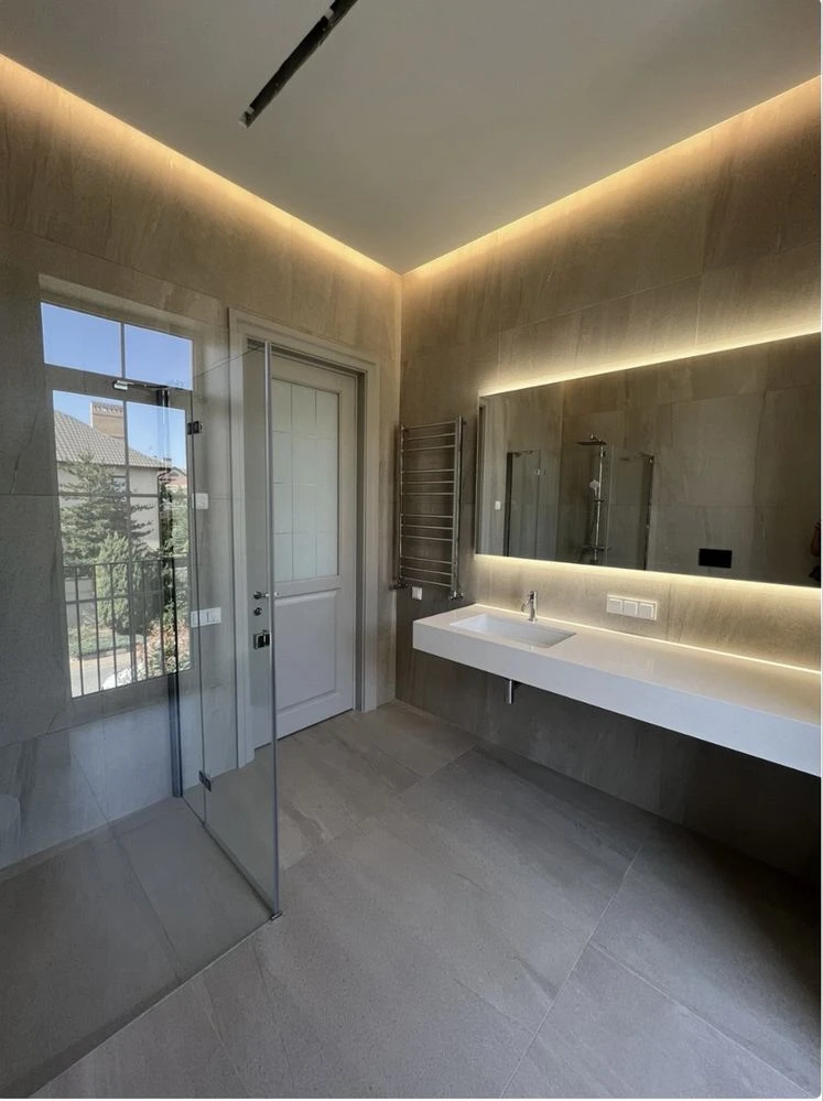 A new modern renovated house in Sauvignon.