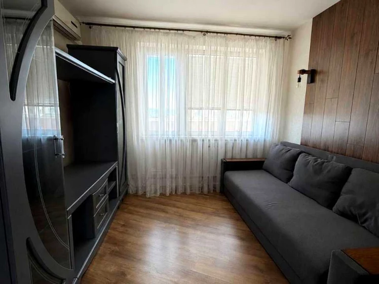Apartment. Kharkiv, Yuliynyi Prospect