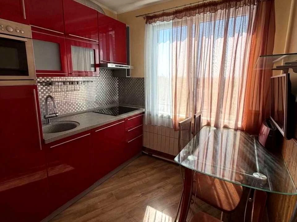 Apartment. Kharkiv, Yuliynyi Prospect