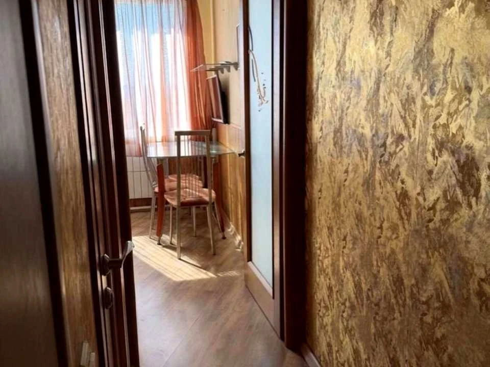 Apartment. Kharkiv, Yuliynyi Prospect