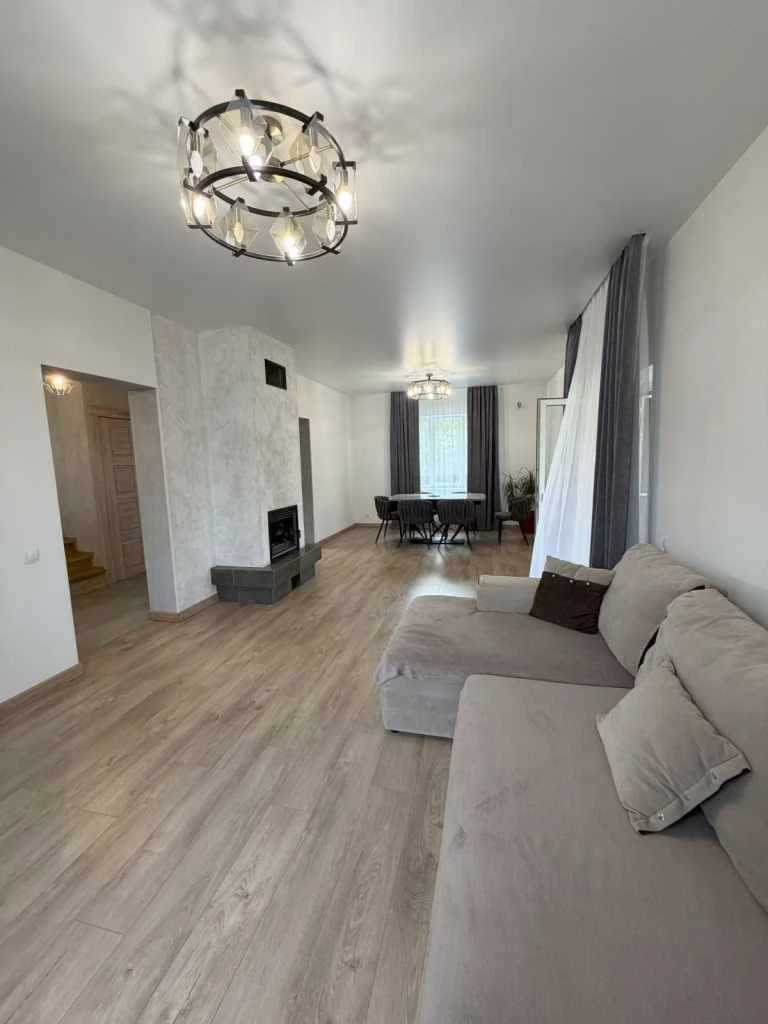 House built in 2018, 125 m2, SOLAR PANELS, 10 minutes from the city