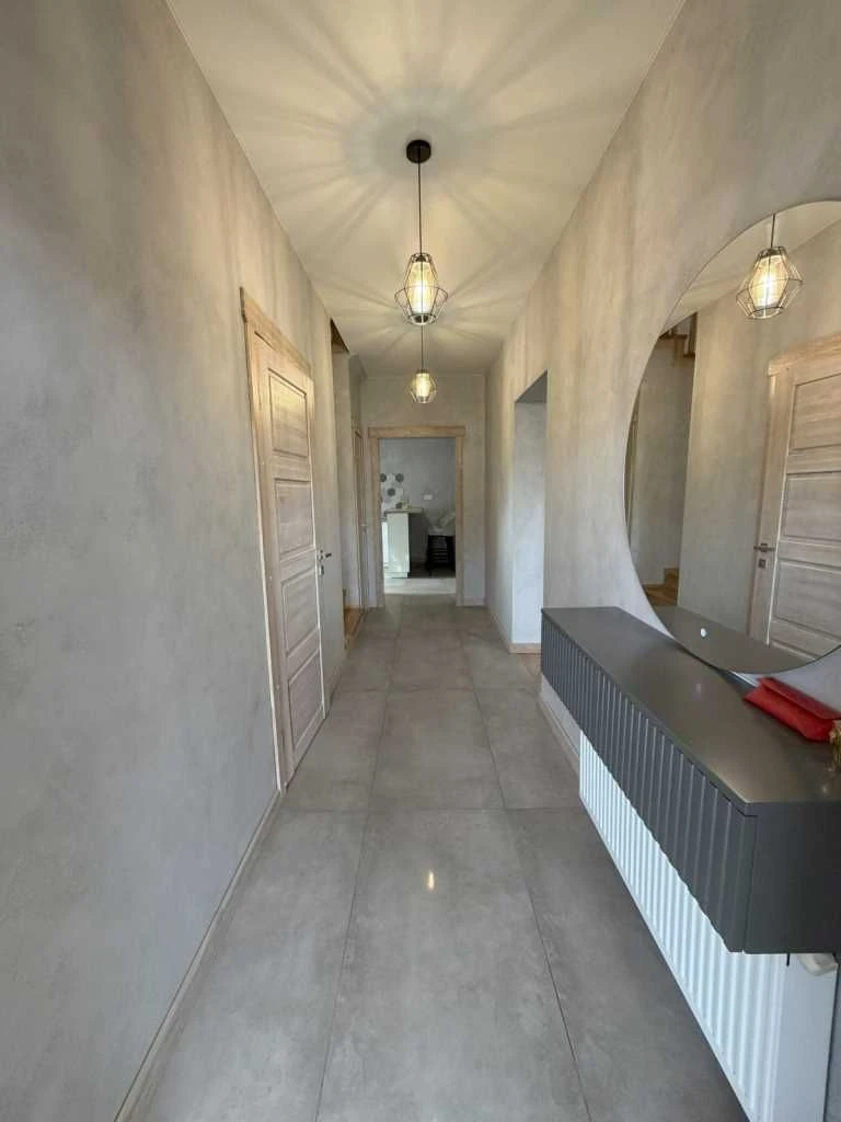House built in 2018, 125 m2, SOLAR PANELS, 10 minutes from the city