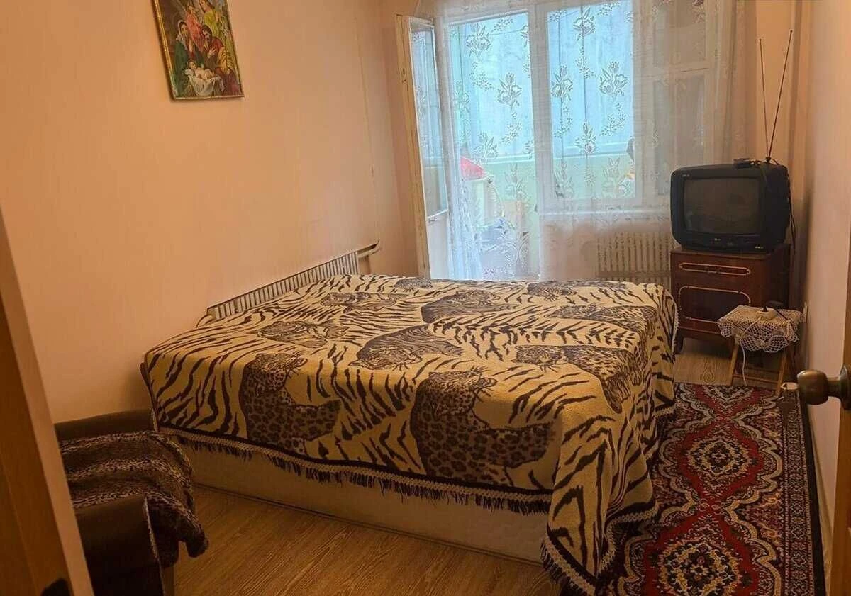 Продажа 3-комнатной квартиры на улице Курбаса