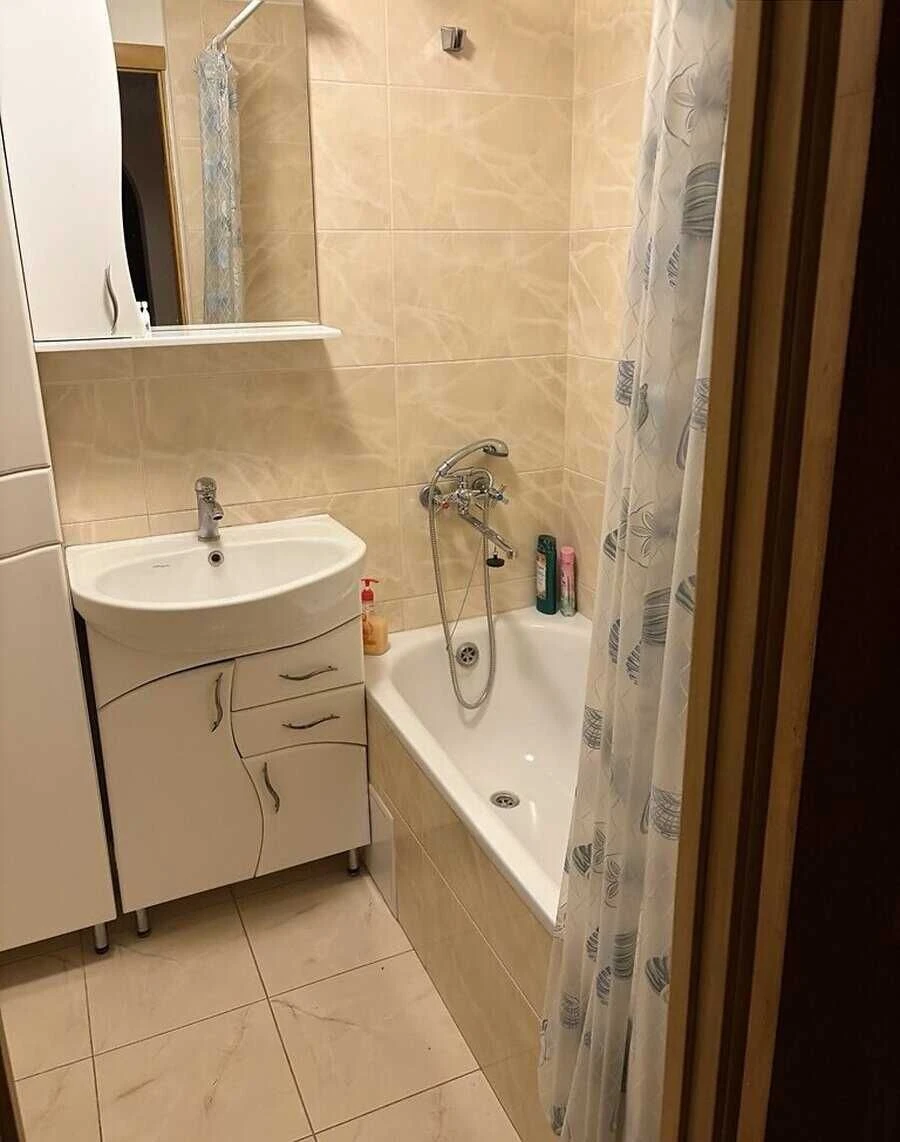 Продажа 3-комнатной квартиры на улице Курбаса