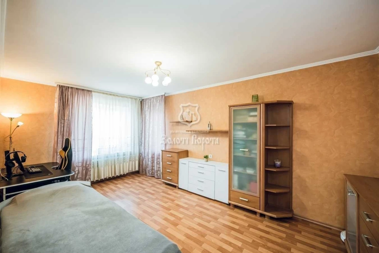 3-room apartment for sale 74 m², Kharkivske shosse, 49
