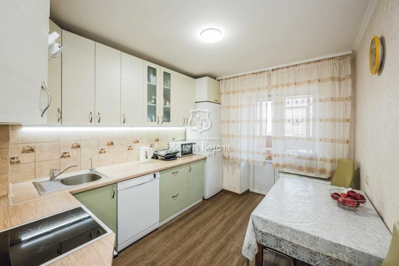 3-room apartment for sale 74 m², Kharkivske shosse, 49