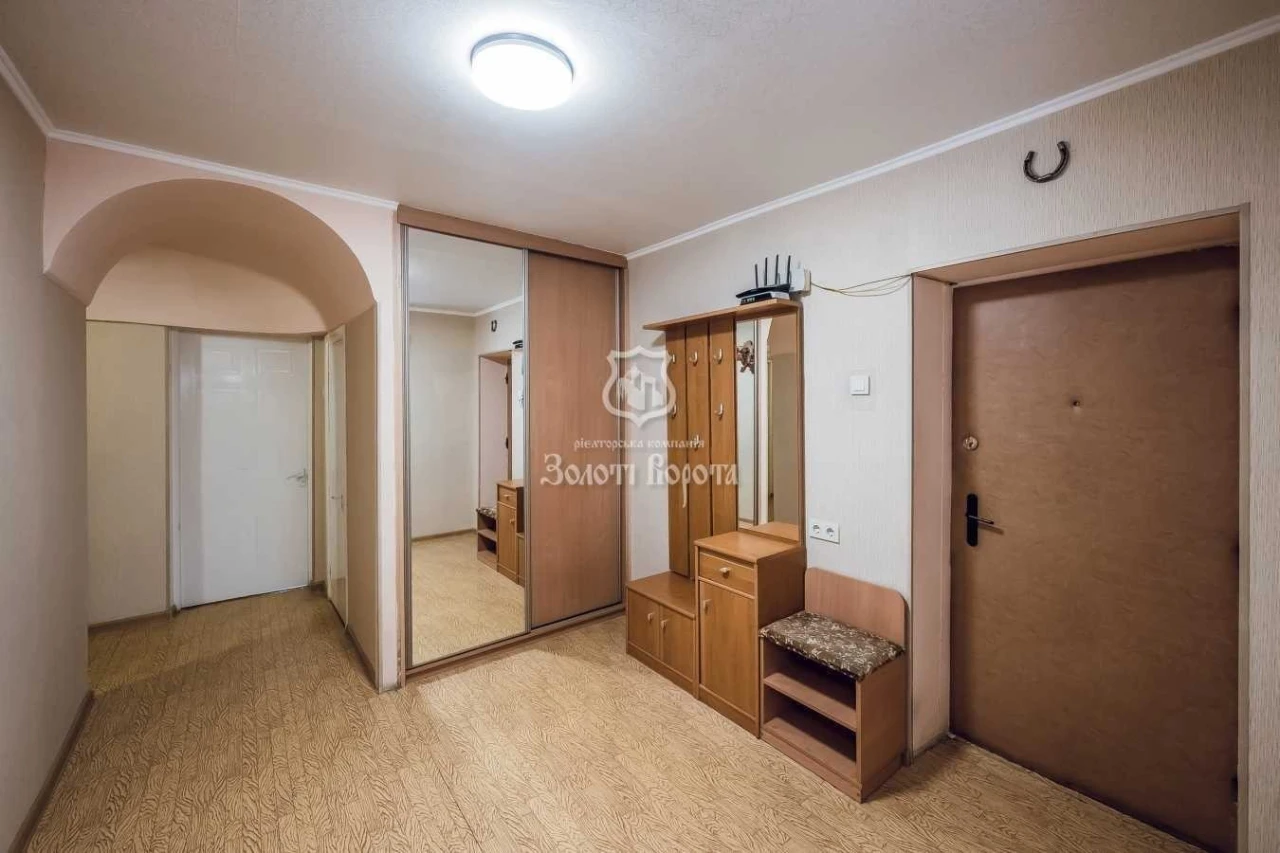 3-room apartment for sale 74 m², Kharkivske shosse, 49