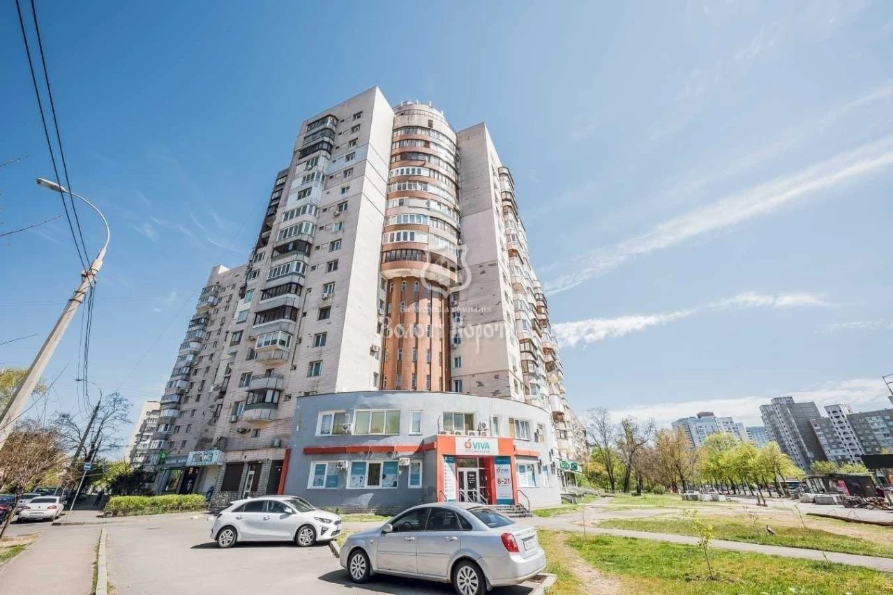 3-room apartment for sale 74 m², Kharkivske shosse, 49
