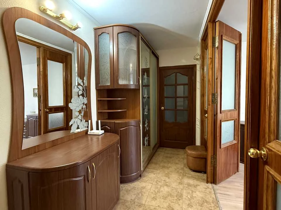 Квартира. Киев, улица Верховинная