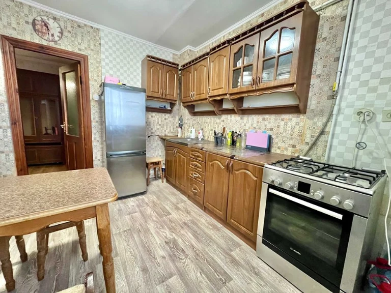 ₴ Продаж 3 кімнатної на Покровському