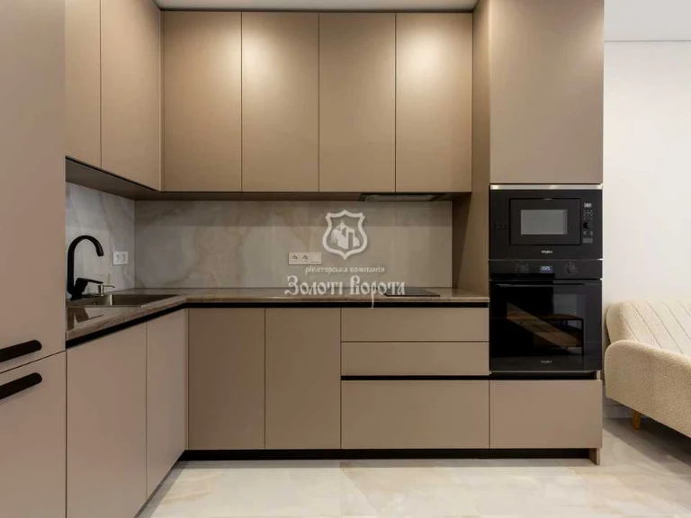 Apartment. Kyiv, Rodyny Krystieriv St.