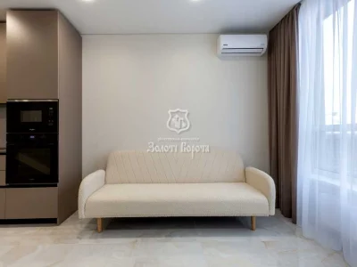 Apartment. Kyiv, Rodyny Krystieriv St.