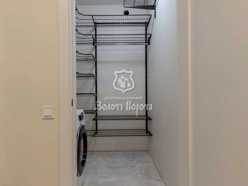 Apartment. Kyiv, Rodyny Krystieriv St.