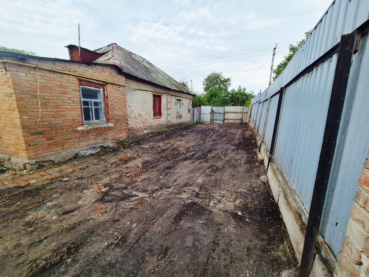 Пів-Будинку.Вул.Ушакова.Окремий двір!.