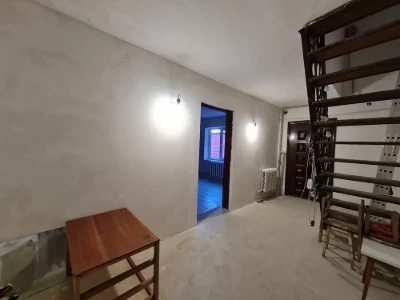Продаю квартиру на землі в Центрі міста