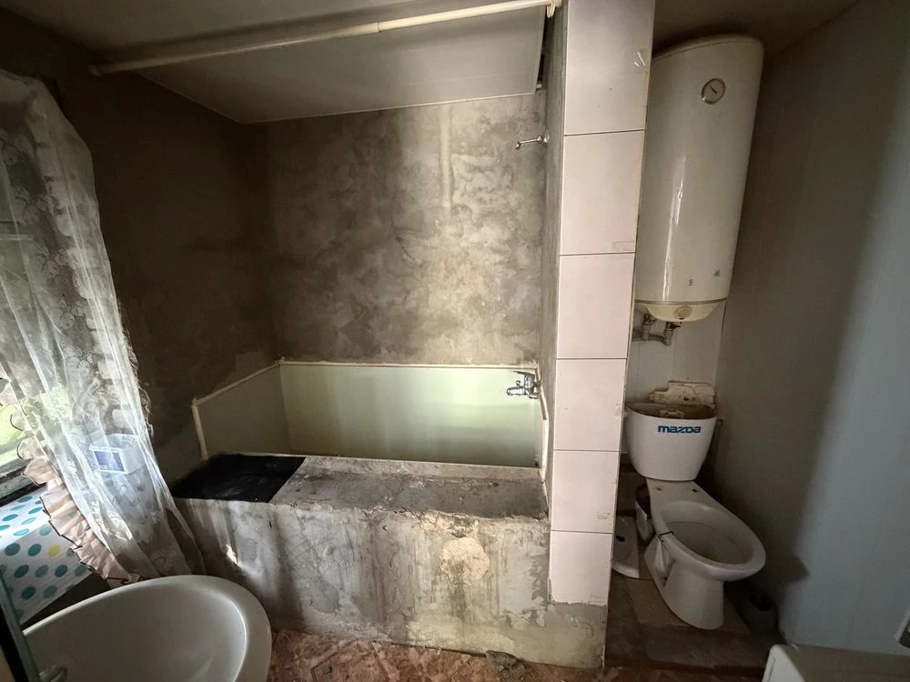 Продаю часть домика с гаражом 42м2 + гараж