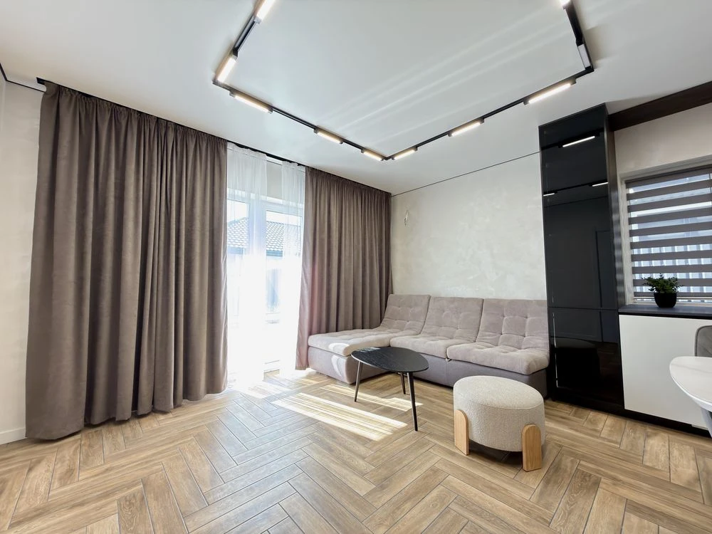 House with finished renovation, 3 rooms. No commission. Good offer.