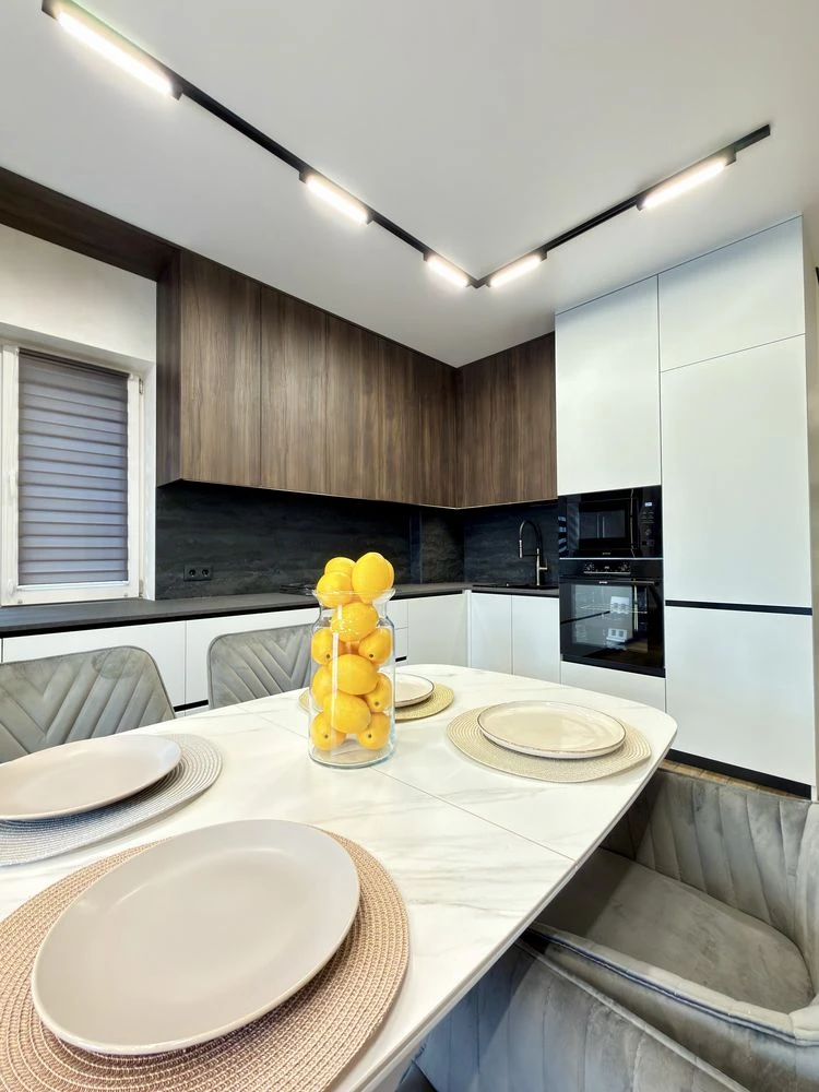 House with finished renovation, 3 rooms. No commission. Good offer.
