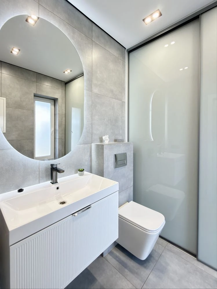 House with finished renovation, 3 rooms. No commission. Good offer.
