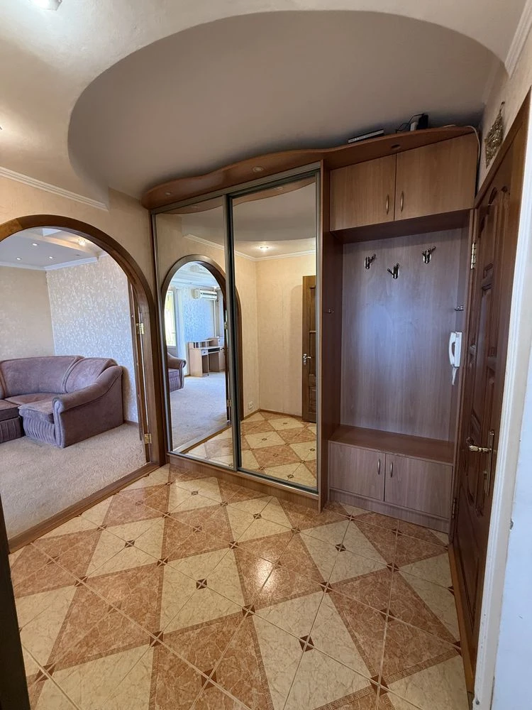 Buy a beautiful and bright apartment in the central district on street.