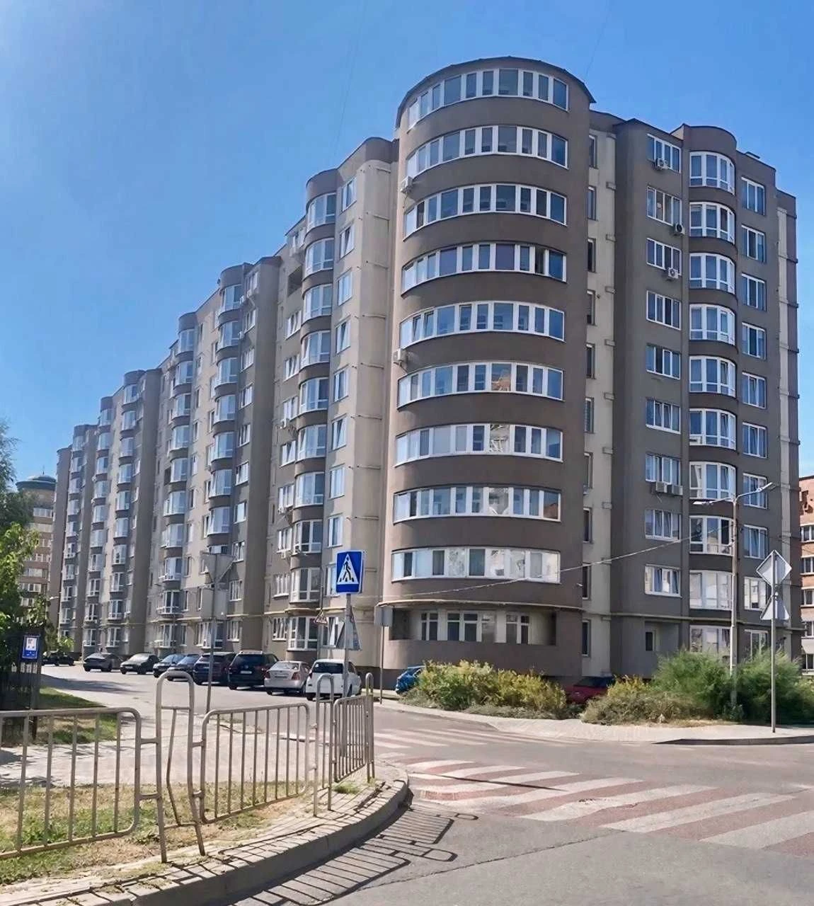 Продается 2-комнатная квартира без ремонта в Липинского 4
