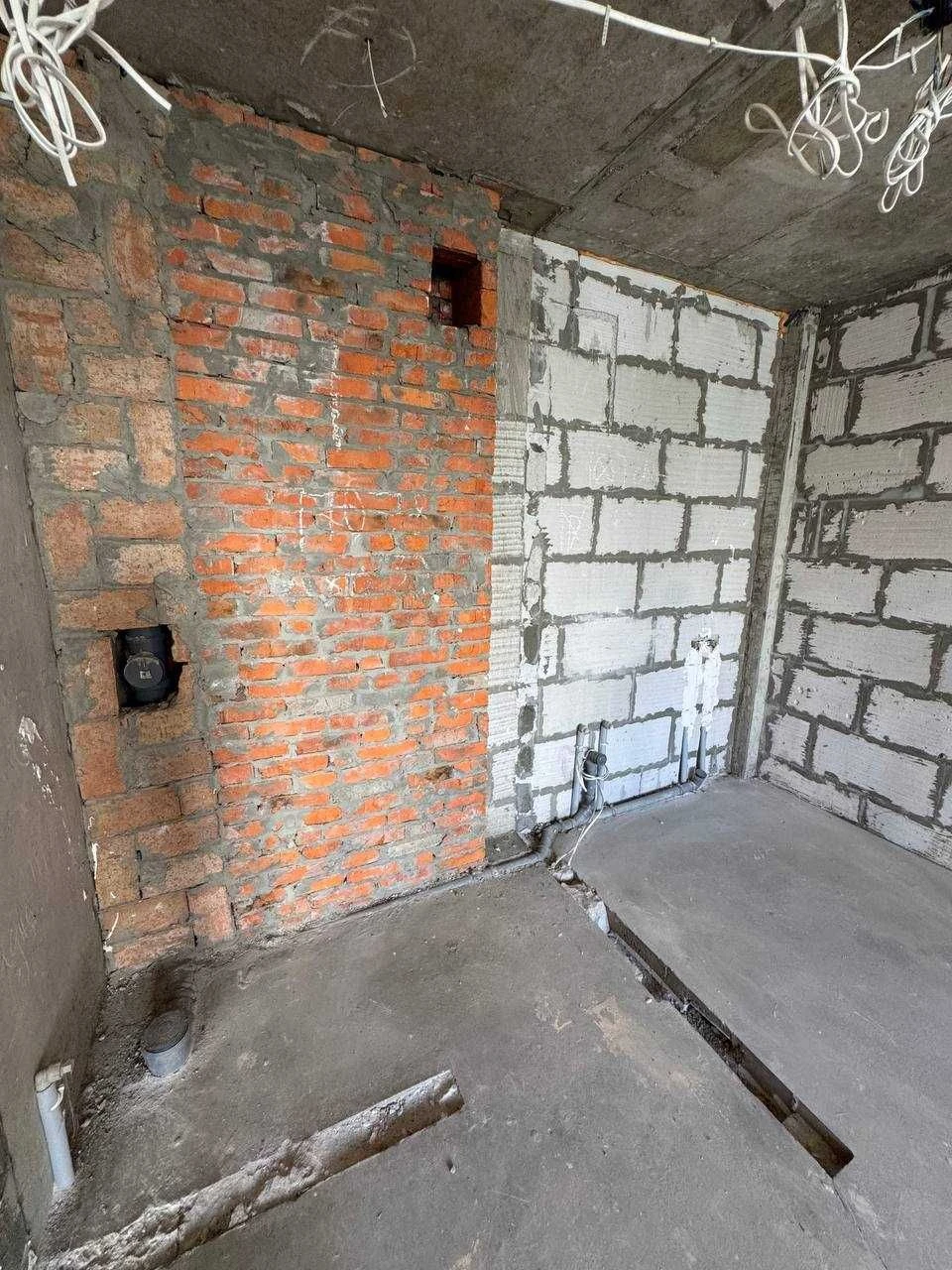 Продается 2-комнатная квартира без ремонта в Липинского 4