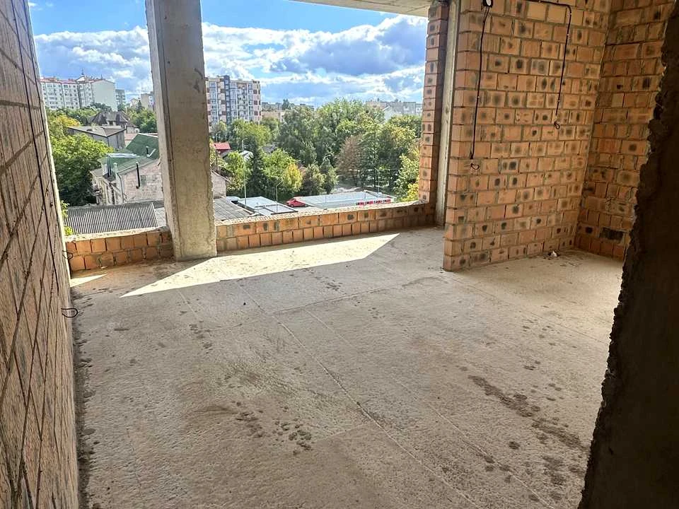 Apartment. Chernivtsi, Pavla Kaspruka st.