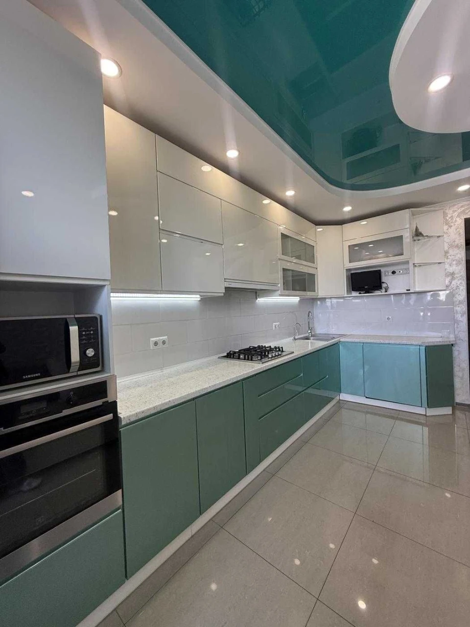 Sale of a 2-bedroom apartment in a new building