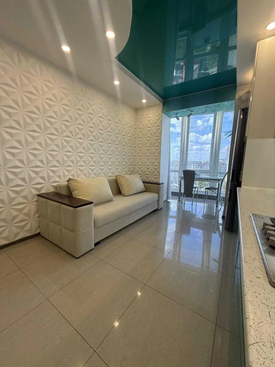 Sale of a 2-bedroom apartment in a new building