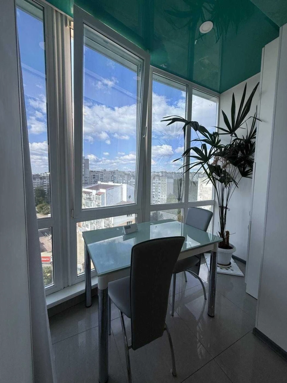 Sale of a 2-bedroom apartment in a new building