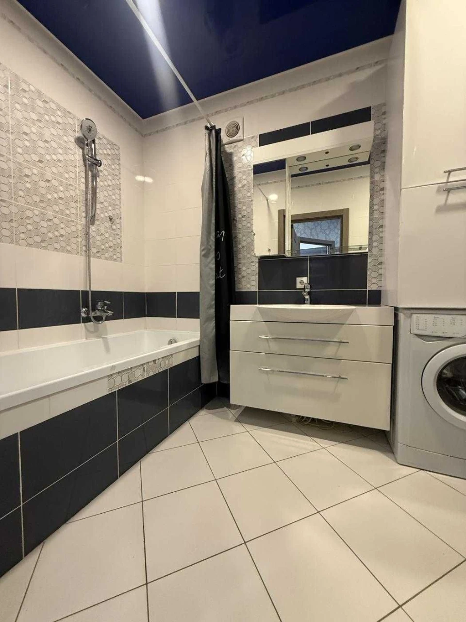 Sale of a 2-bedroom apartment in a new building