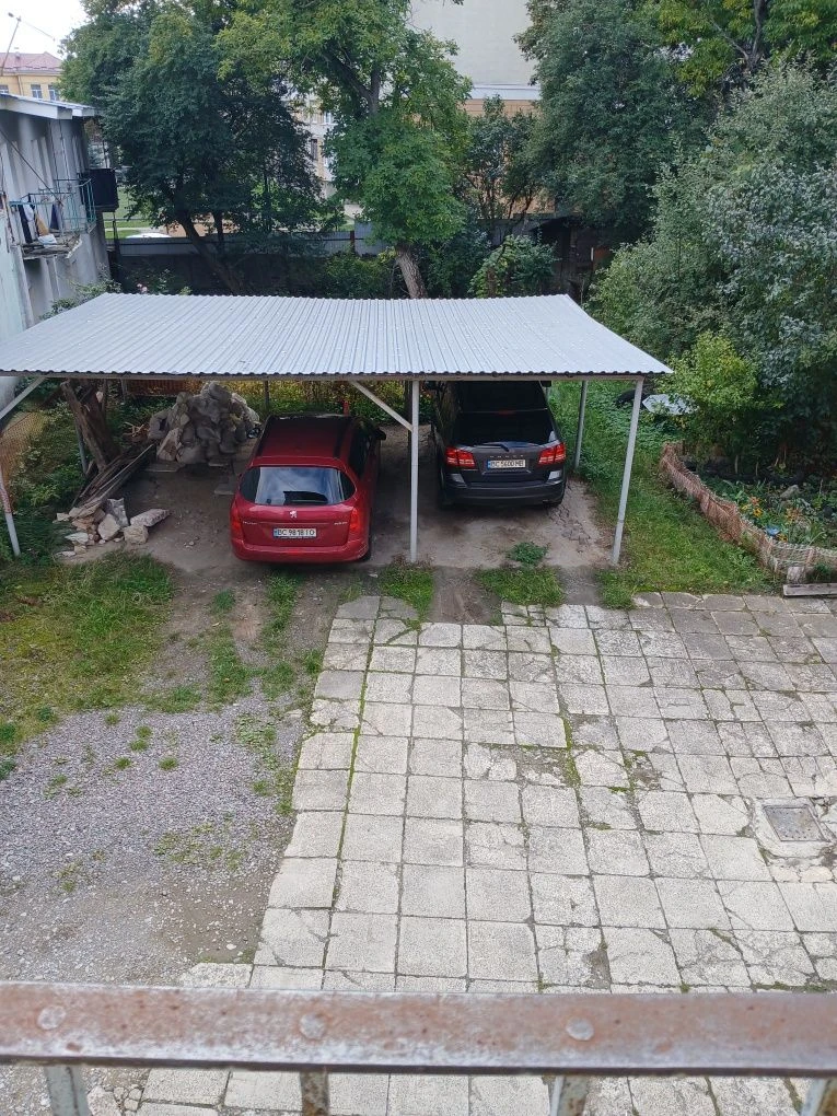 Center! Sale of a 2-room apartment at the beginning of Lychakivska Street.