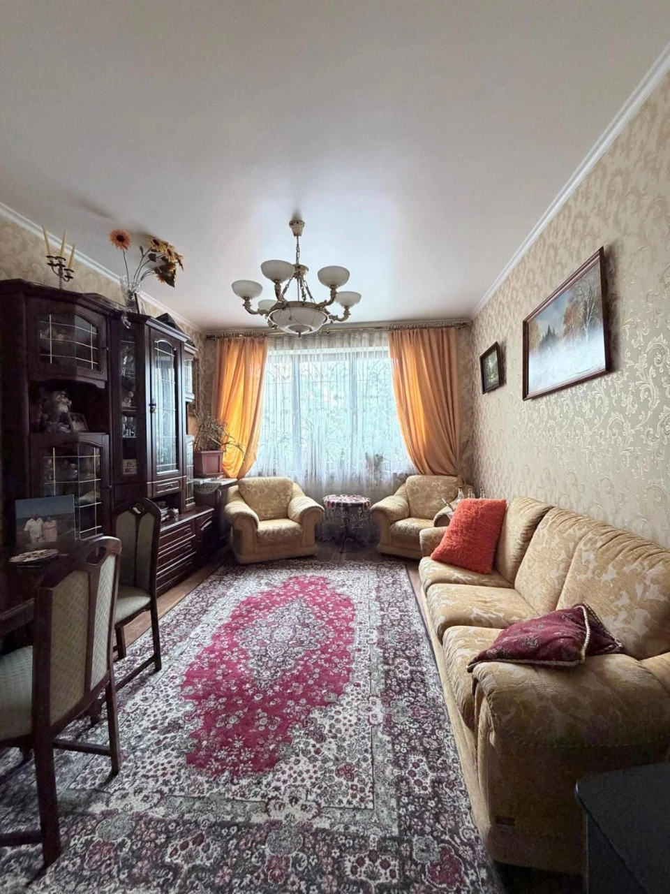 Продается двухэтажный дом по адресу: улица Чубаевская, 5,5 соток.