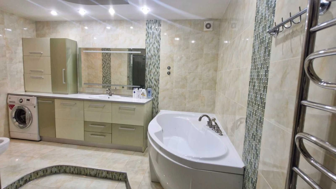 Продаж 3к новобудови.Виставка