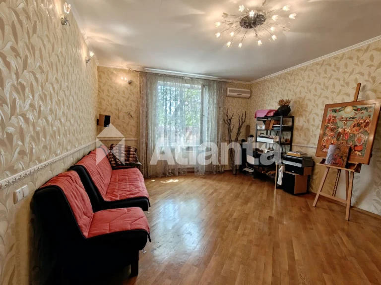Spacious House for a Large Family in Malynovsky District