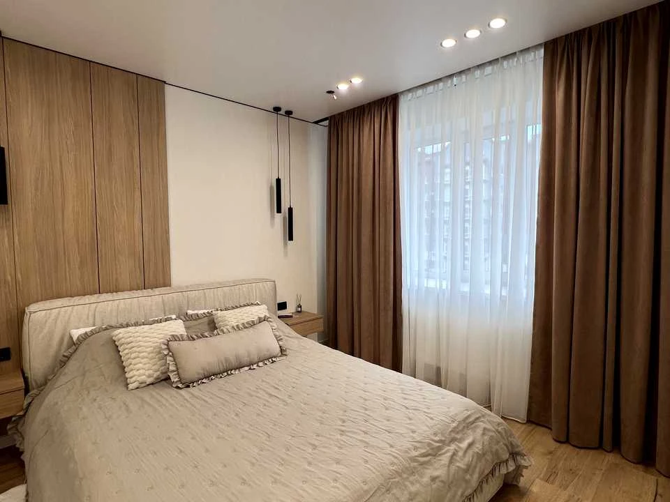Apartment. Ivano-Frankivsk, Vysochna St.