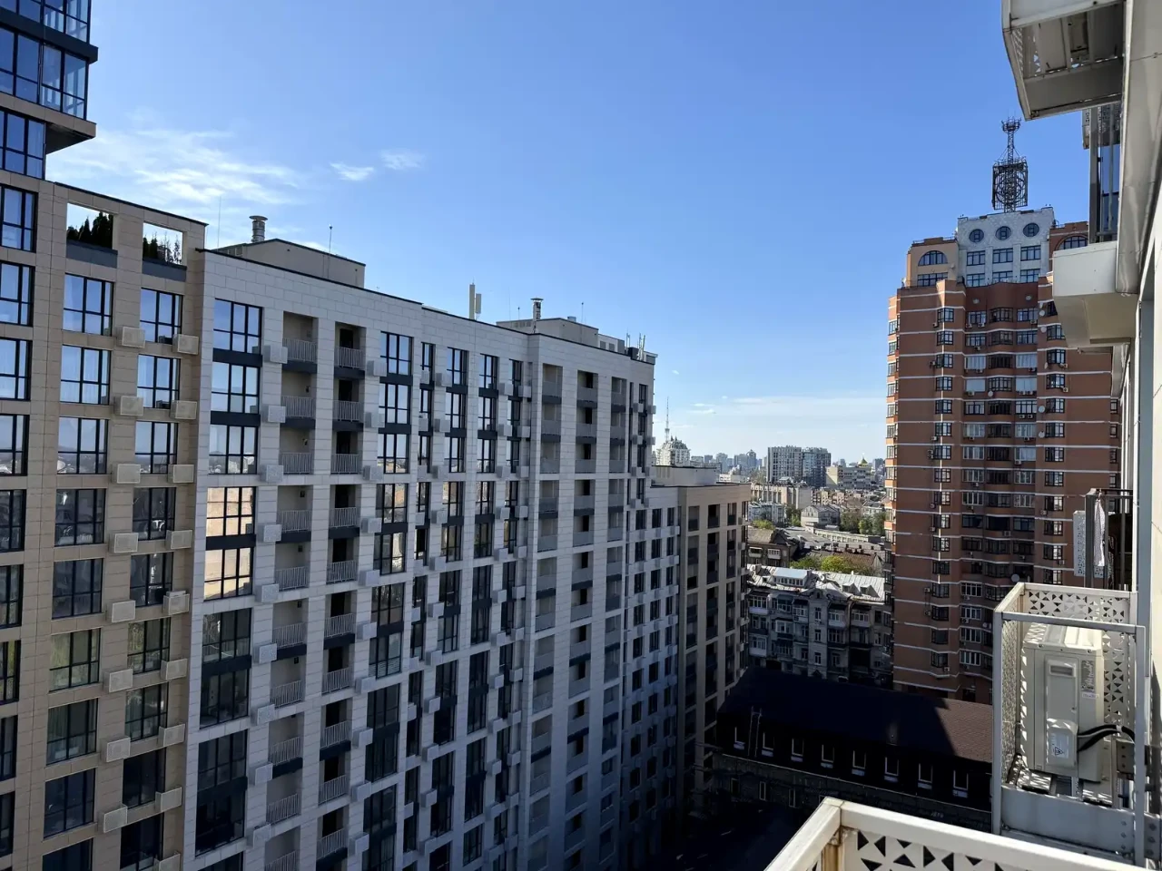 Rent of a 2-room apartment 72 m², floor 13/19