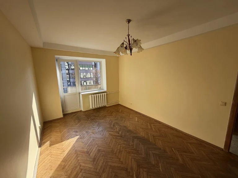 1 room apartment on Bohdana Hmelnytskyi Street, 88/92, on the 5th floor of a 9-story building.