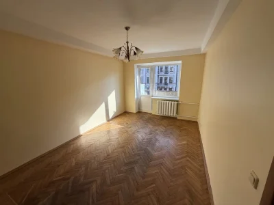 1 room apartment on Bohdana Hmelnytskyi Street, 88/92, on the 5th floor of a 9-story building.
