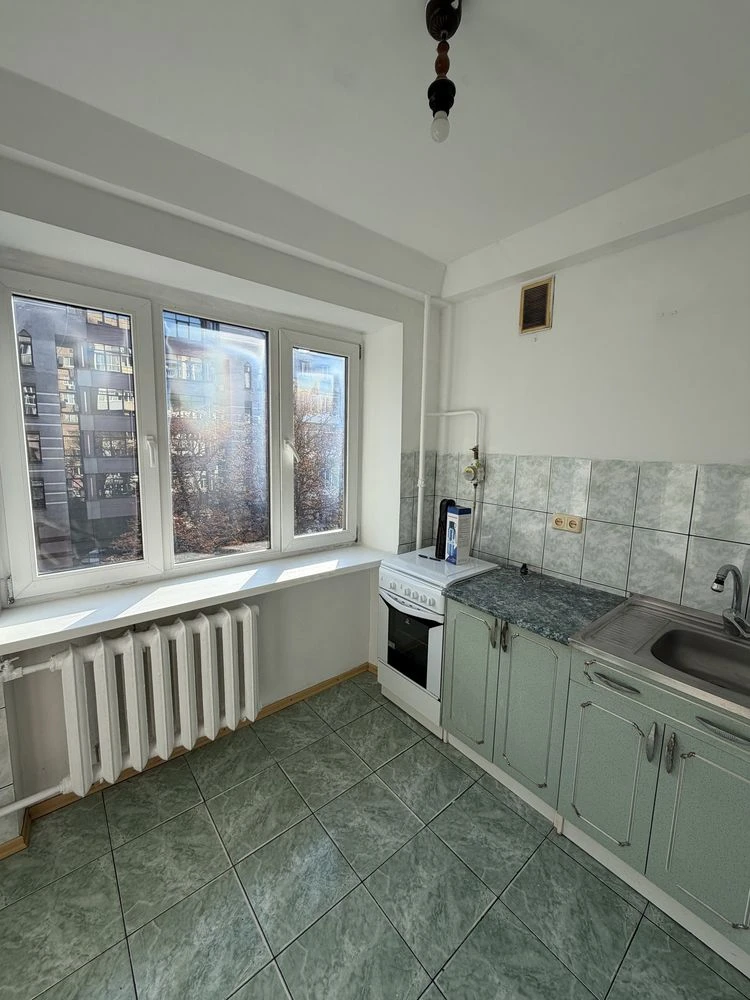 1 room apartment on Bohdana Hmelnytskyi Street, 88/92, on the 5th floor of a 9-story building.