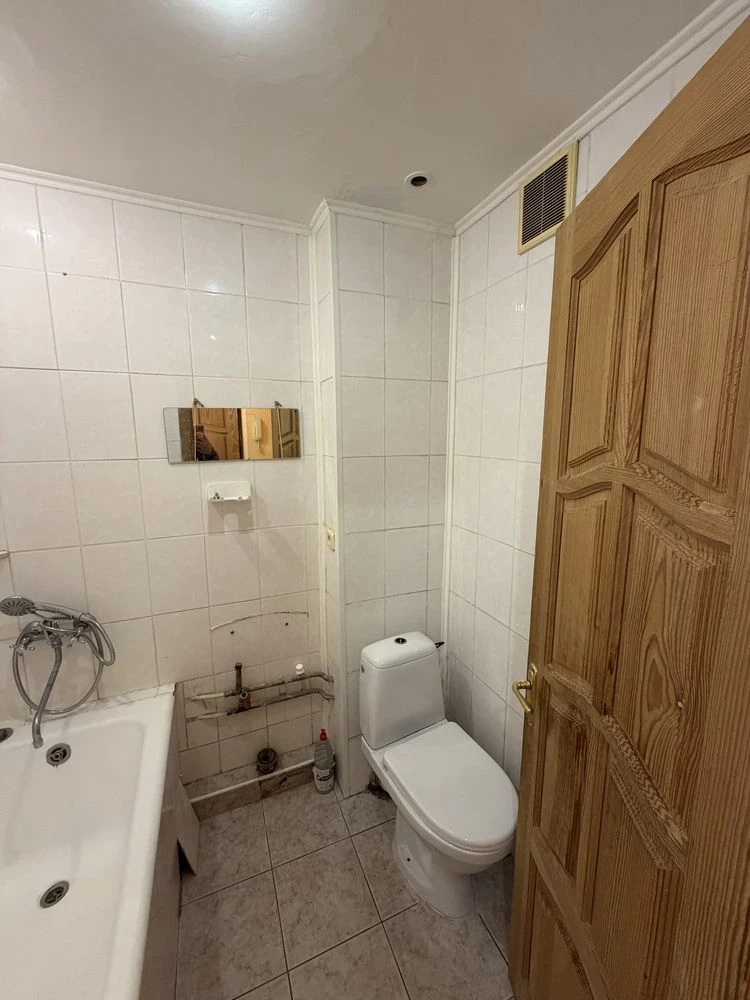 1 room apartment on Bohdana Hmelnytskyi Street, 88/92, on the 5th floor of a 9-story building.
