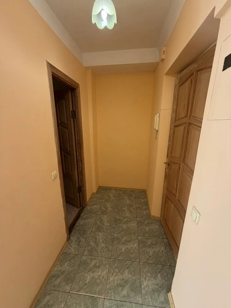 1 room apartment on Bohdana Hmelnytskyi Street, 88/92, on the 5th floor of a 9-story building.