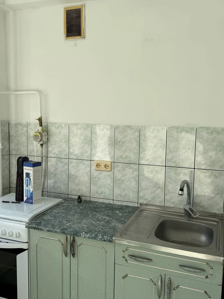 1 room apartment on Bohdana Hmelnytskyi Street, 88/92, on the 5th floor of a 9-story building.