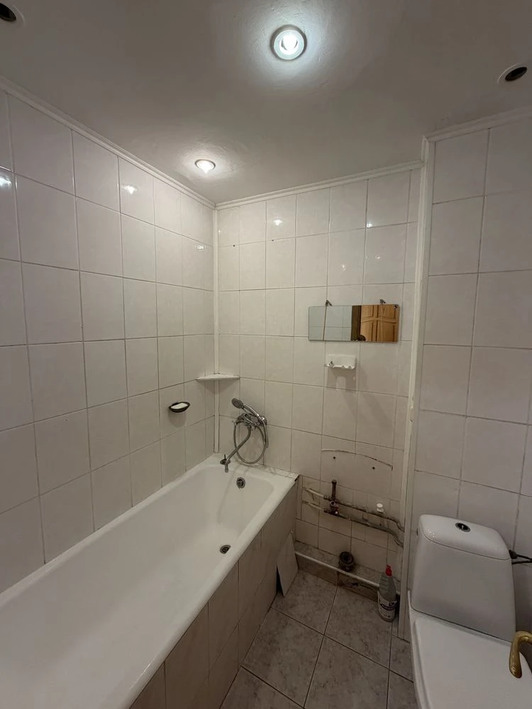 1 room apartment on Bohdana Hmelnytskyi Street, 88/92, on the 5th floor of a 9-story building.