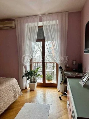Продам квартиру 2к 73м2 ремонт Сталінка з ліфтом Газ Тихий П